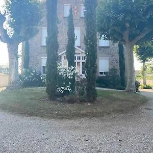 Privées Dans Maison Avec Grand Parc Et Piscine Proche Via Rhona Maison d'hôtes