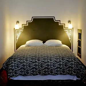 https://le-bargidou.fr-provencehotel.com
